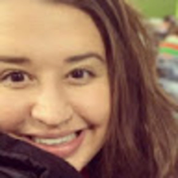 Meet your Posher, Fernanda - Picture 1 of 1